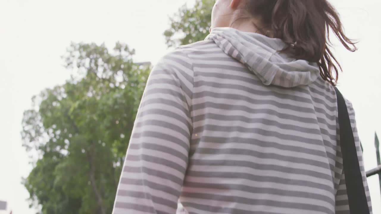 스포츠 에 가는 백인 여자