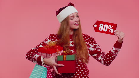 Frau-Im-Weihnachtspullover-Mit-Geschenkbox-Und-80-Prozent-Rabatt-Auf-Inschriften,-Banner,-Textnotiz