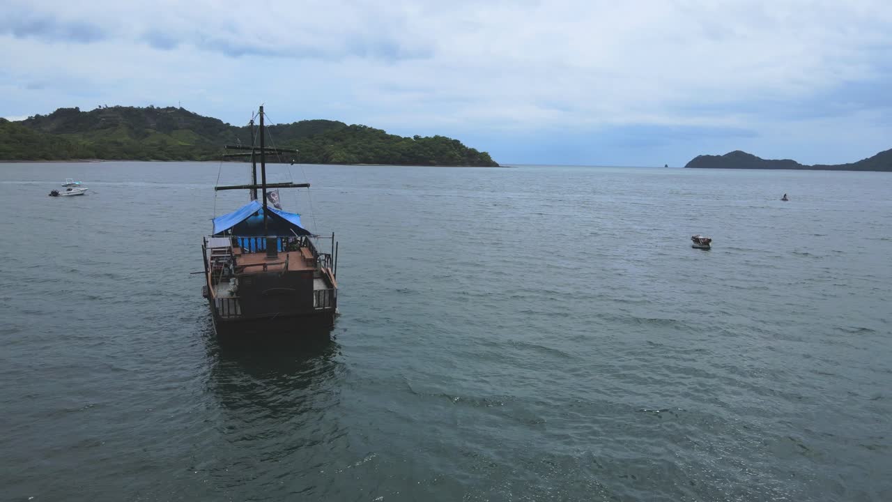 vuelo sobre barco pirata, costa rica
