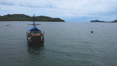 Flug-über-Piratenschiff,-Costa-Rica