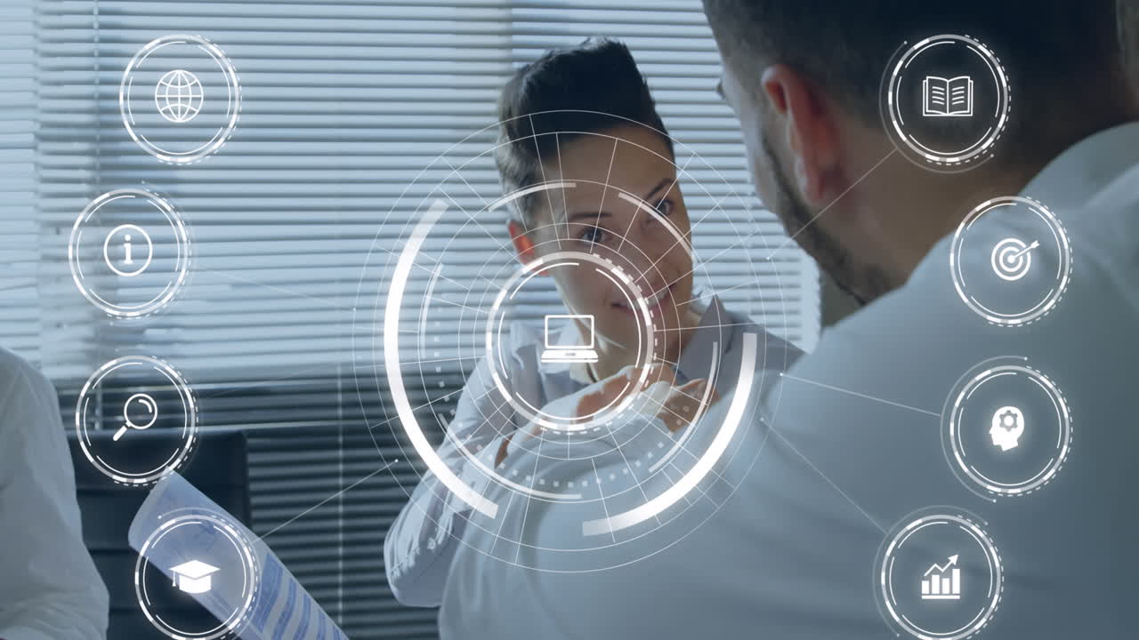 animación de múltiples iconos digitales contra diversos hombres y mujeres golpeándose unos a otros en la oficina