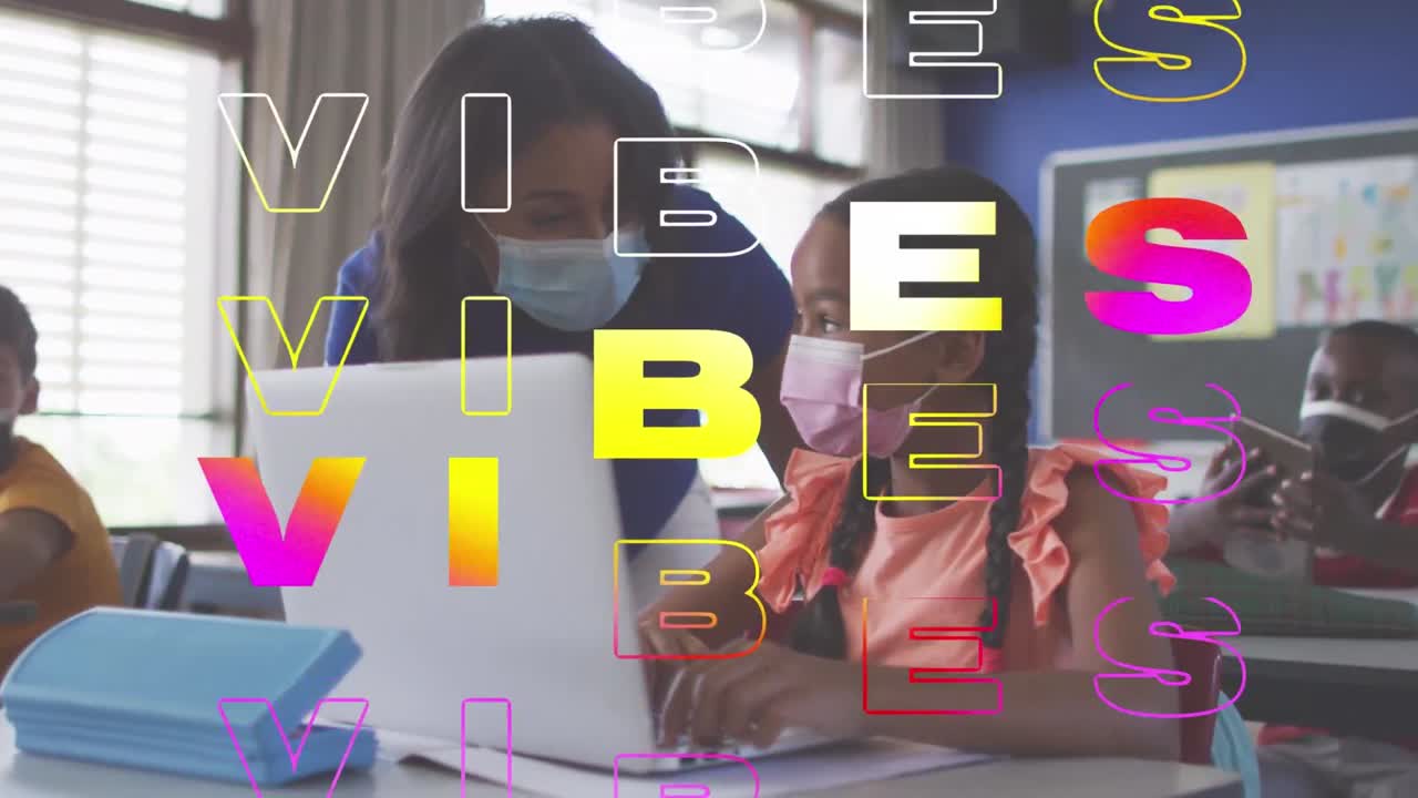 animación de vibraciones texto sobre profesor biracial con escolar con máscaras faciales usando computadora portátil