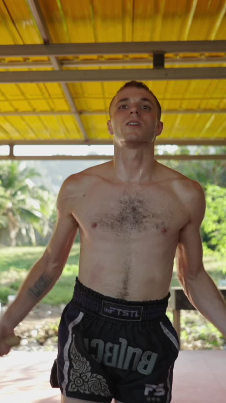 야외에서 운동하는 남자