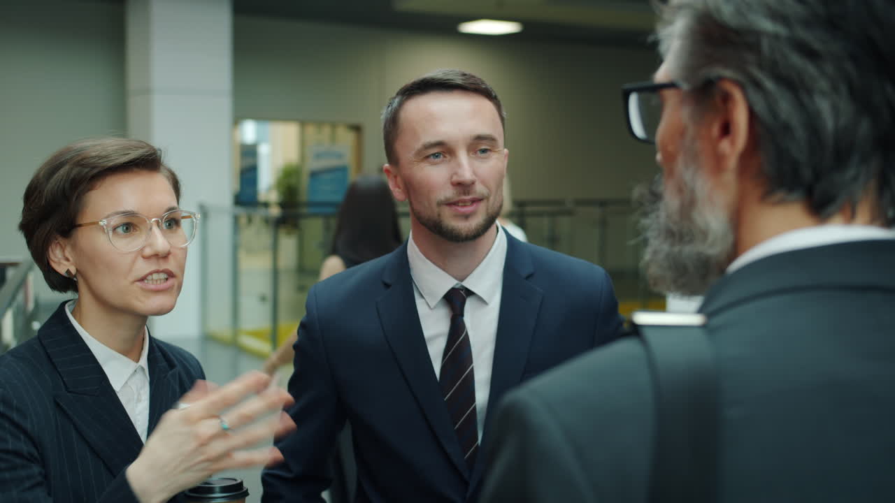 gente de negocios en conversación