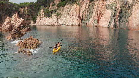 Double-canoe-sailing-through-sea