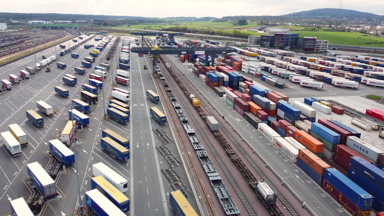 바쁜 컨테이너 터미널 의 공중 사진