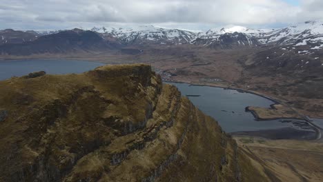 Islandia-Kirkjufell-Imágenes-Aéreas-De-Drones