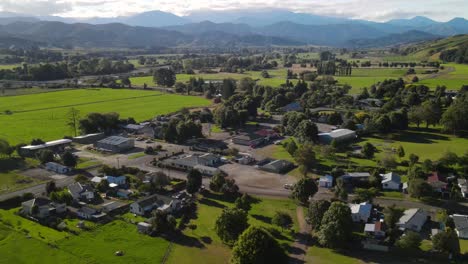 Aerial-pull-back-of-Tapawera-township,-rural-area-known-for-ho-production,-New-Zealand