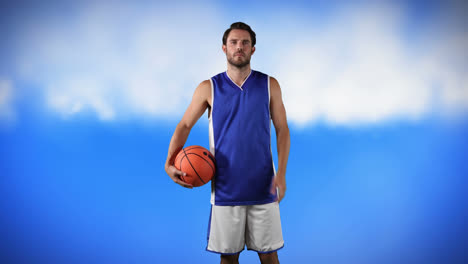 jugador de baloncesto contra nubes en el cielo
