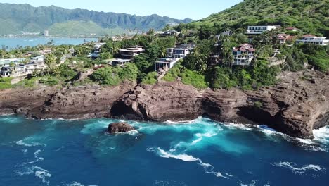 Vista-Aérea-De-Drones-De-La-Ubicación-De-La-Cueva-De-Escupir-En-Honolulu-Hawaii