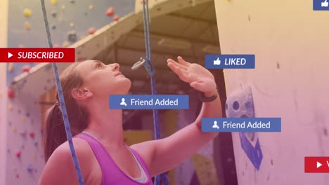 burbujas de habla con iconos digitales contra caucásica mujer en forma con una cuerda a punto de escalar una pared en el gimnasio
