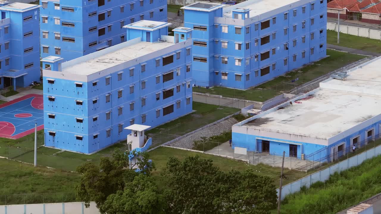 파란 세포 블록, 교도소 계약, 안전을 위한 경비 순찰, 항공 텔레포토 뷰