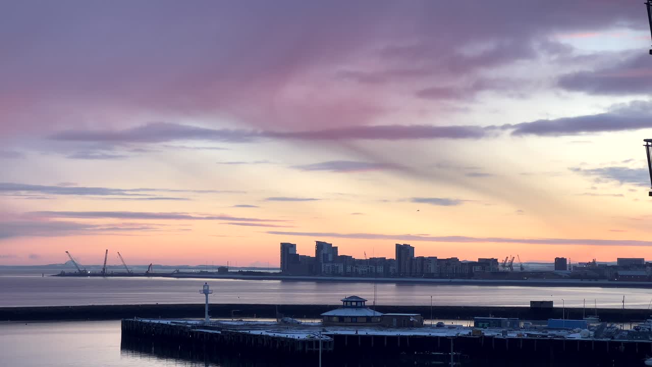 Nascer do sol no Porto de Granton, Edimburgo