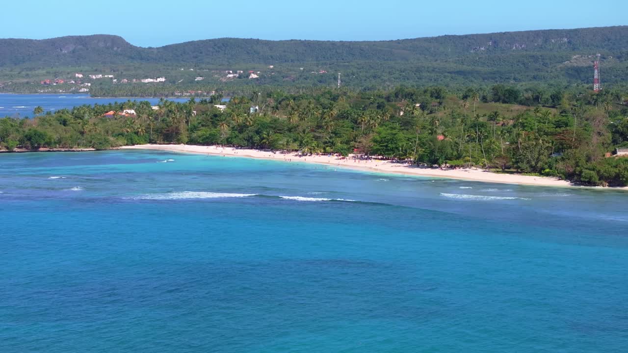 la playa de la playita en las galeras en la península de samaná, república dominicana