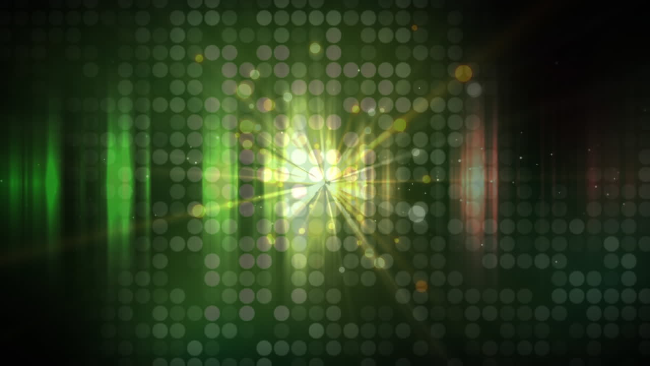 rayas multicolores y manchas de luz sobre cuadrados de mosaico contra un fondo negro