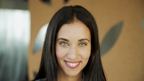 Closeup-shot-of-cheerful-young-woman