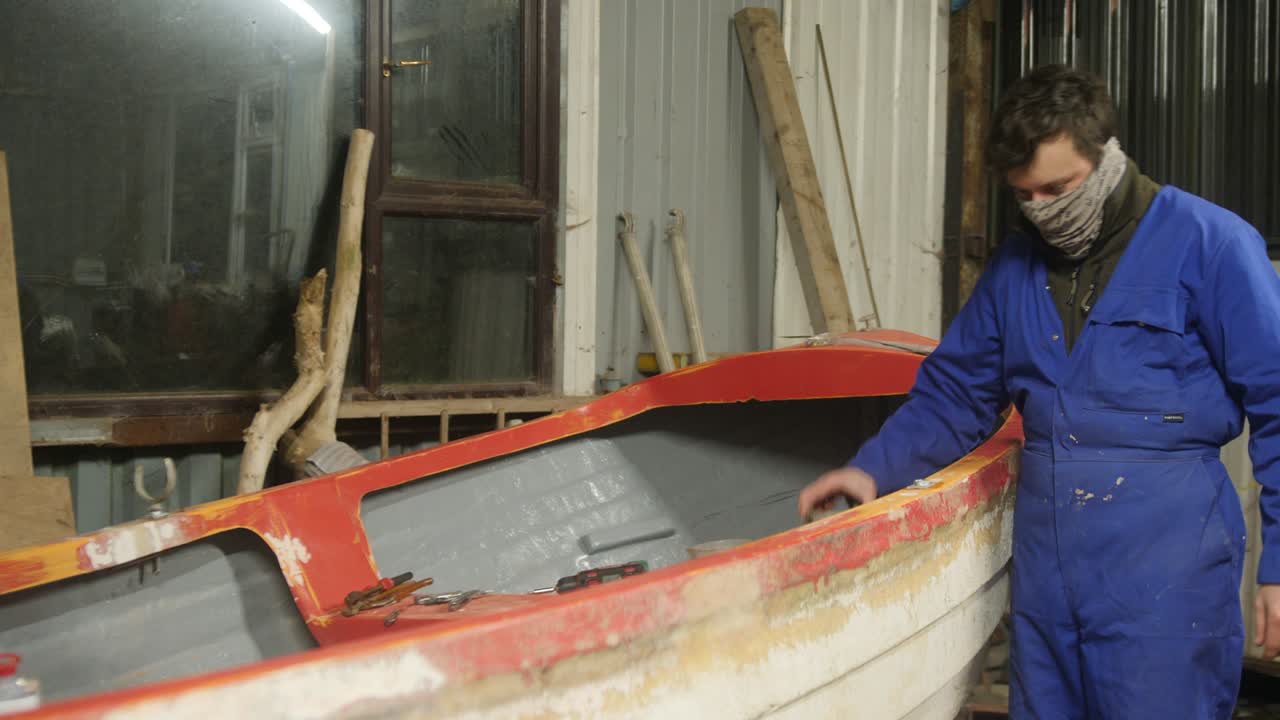 Fitting oarlock onto fiberglass fishing boat thumbs up