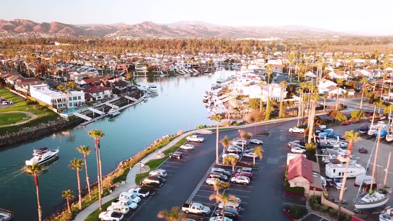 벤추라 캘리포니아 3 근처의 교외 남부 캘리포니아 스프롤 및 콘도 위의 공중