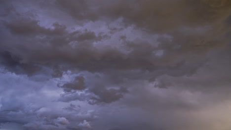 nubes tormentosas cielo oscuro timelapse 4k