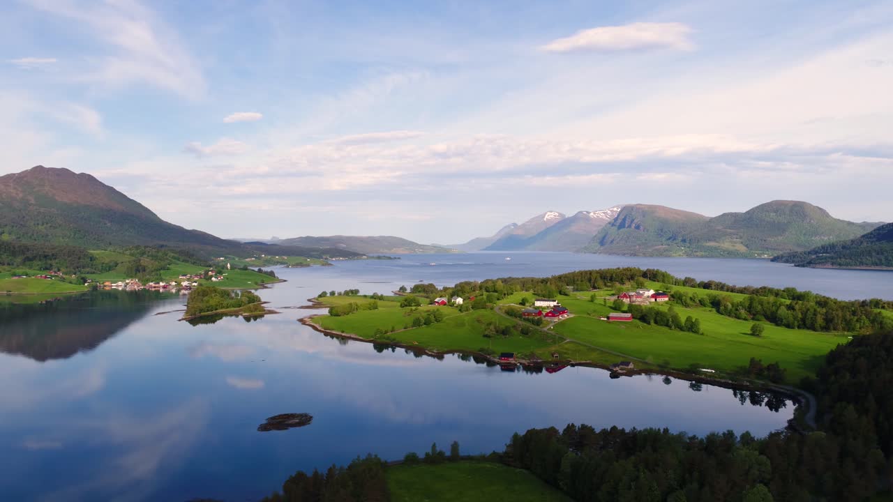 Filmagem aérea da bela natureza da Noruega