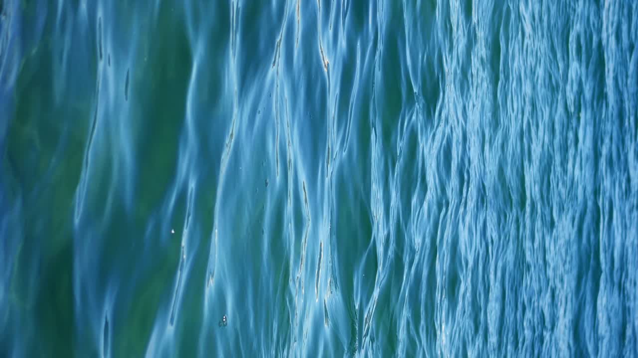 superficie de agua ondulada