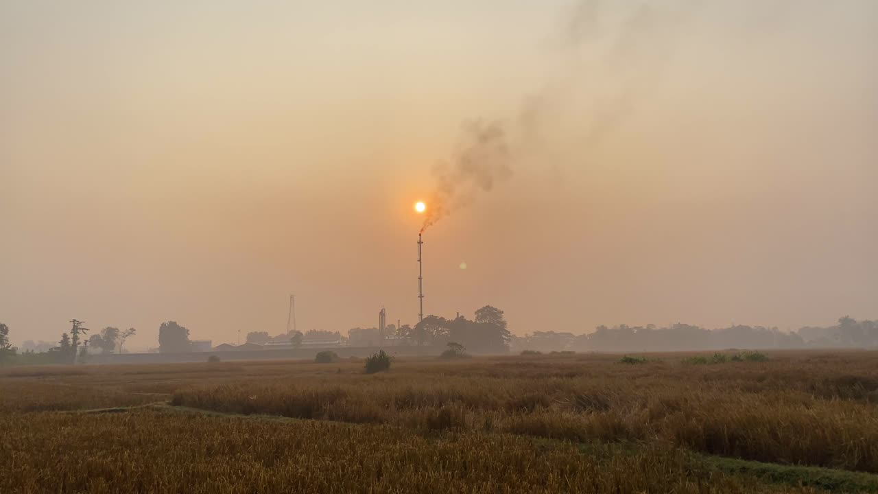 공장 파이프 오염 공기, 굴뚝 배기 가스의 설립자 샷, sylhet