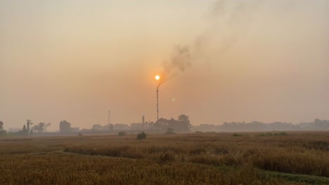 Tubo-De-Fábrica-Que-Contamina-El-Aire,-Tiro-De-Establecimiento-De-Gases-De-Escape-De-Chimenea,-Sylhet