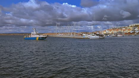 Pan-across-the-marina-at-Lysekil,-Sweden