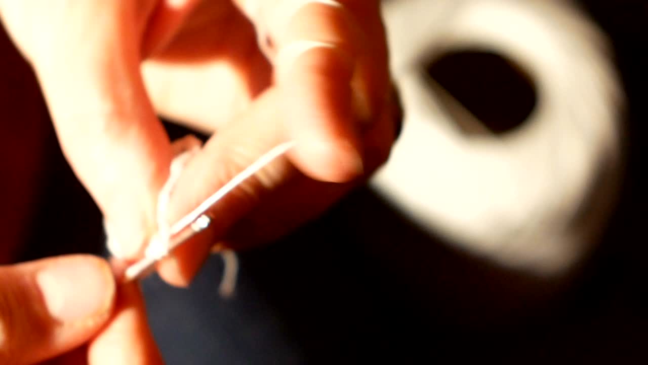 손으로 매는 세부 사항