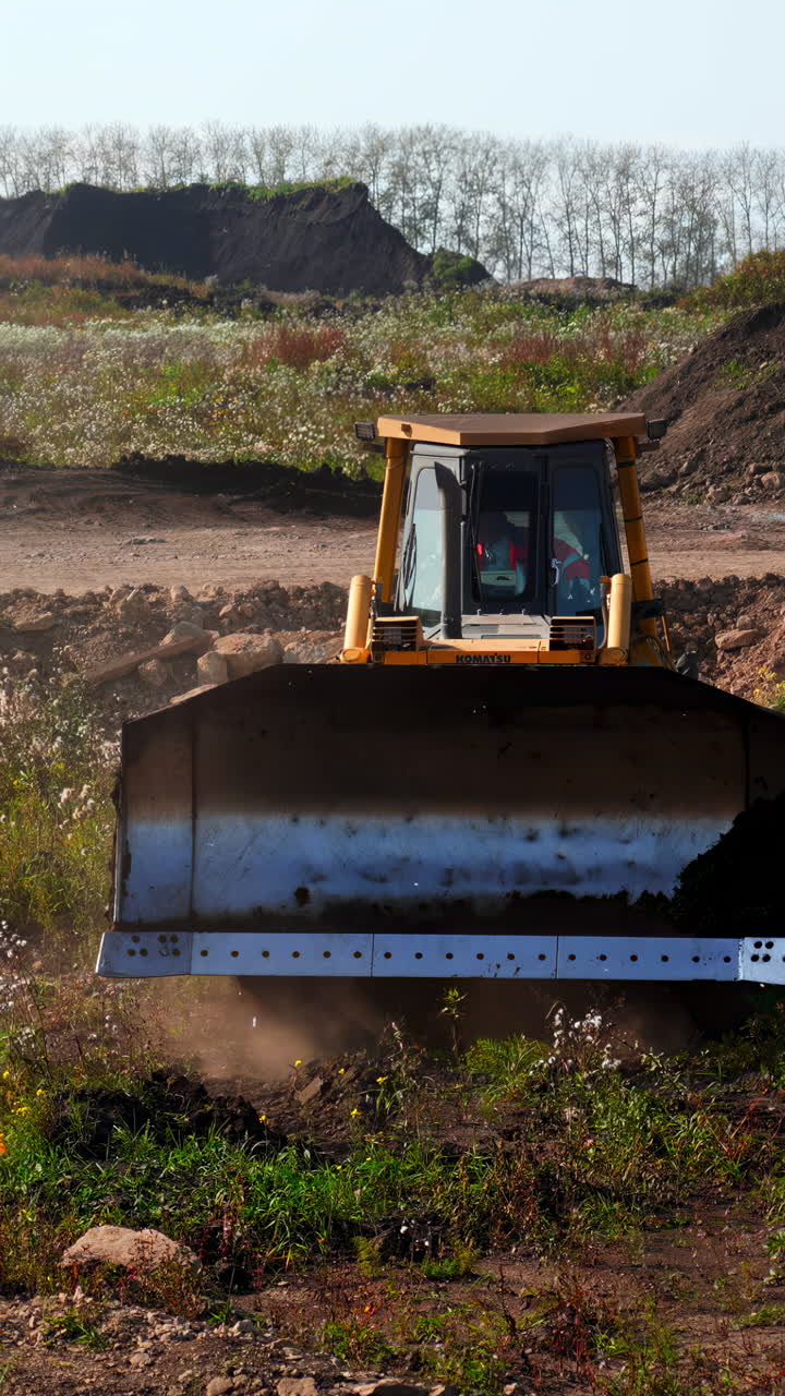 excavadora en un sitio de construcción