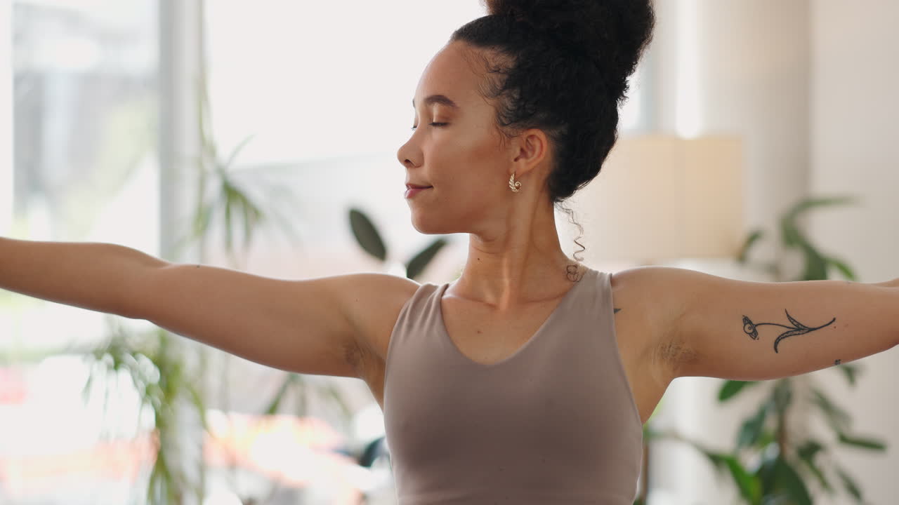 mujer practicando yoga