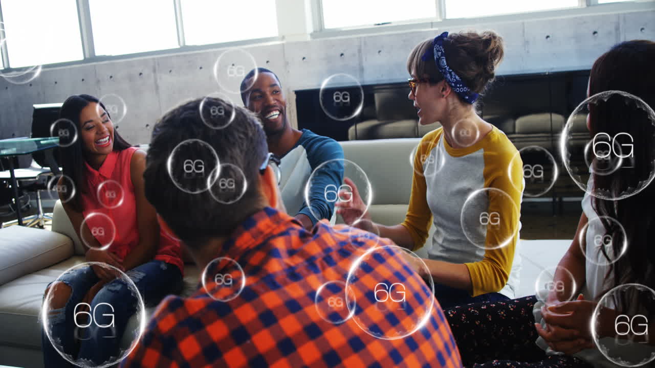 animación de texto de 6g sobre diversas personas de negocios en la oficina