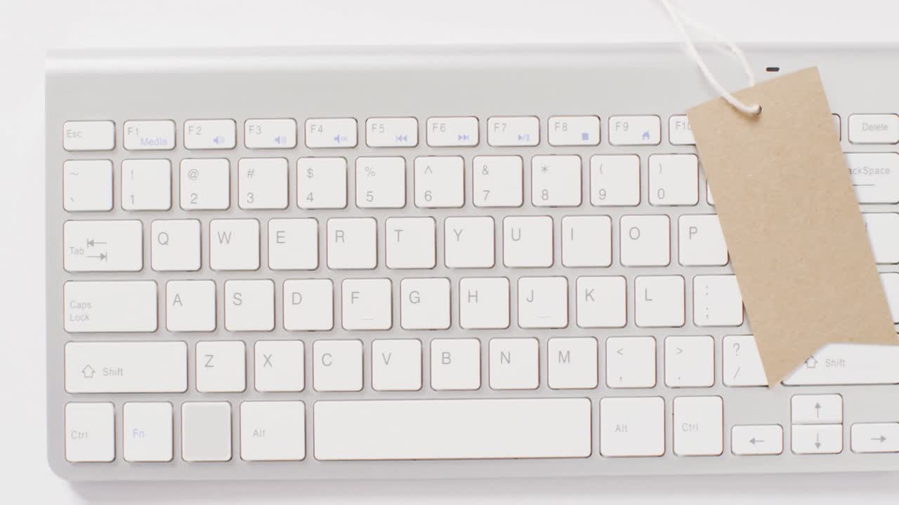 컴퓨터 키보드 에 있는 갈색 판매 태그 의 상상