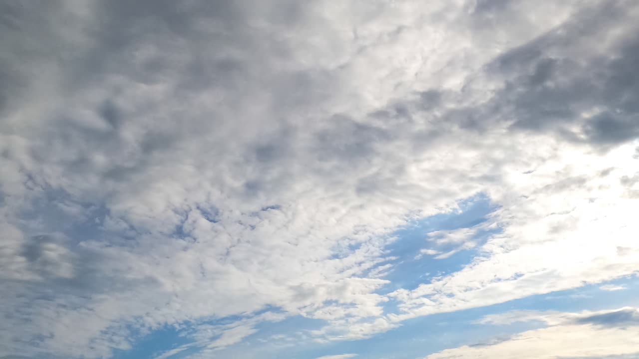 Dense spindrift cloudscape covering the skyline disappear in the wind quickly. Blue skies clearing timelapse. Low angle view.