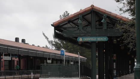 Tri-Rail-Bahnhof-Deerfield-Beach