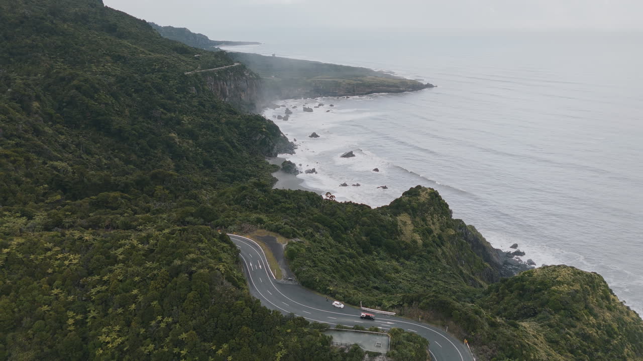 Coastal Road Trip Through New Zealand's Dramatic Scenery