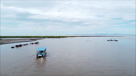 barco en el río tropical, tarcoles costa rica, puntarenas, manglar, bosque