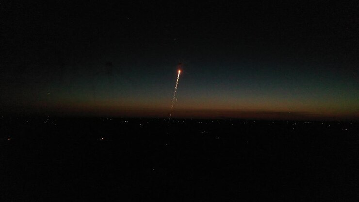 espectáculo de fuegos artificiales por la noche
