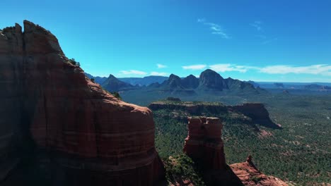 Beautiful-Red-Rock-Mountains-In-Sedona,-Arizona-During-Daytime---aerial-drone-shot