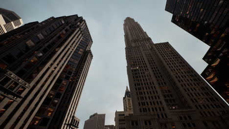 Skyscrapper-building-under-a-cloudy-sky