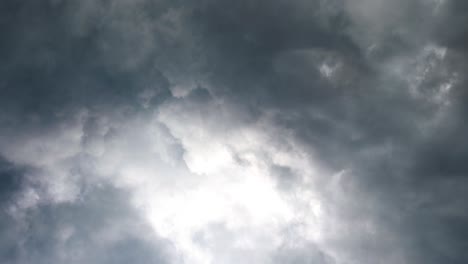 Blick-Auf-Ein-Großes-Gewitter