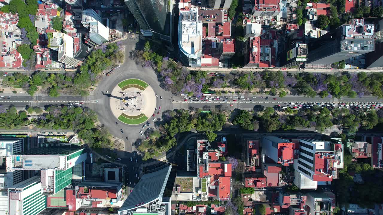 disparo de descenso de drones del ángel de la independencia en la ciudad de méxico