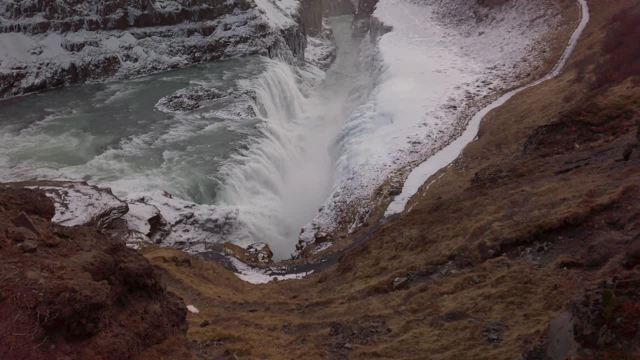 islandia gulfoss cascada en invierno 24fps