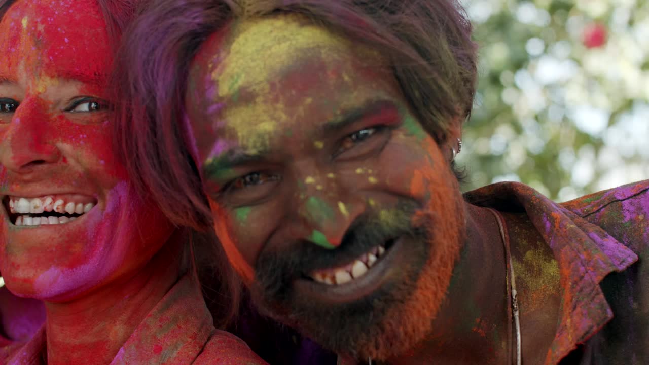 holi es un popular y antiguo festival hindú, originario de la india.