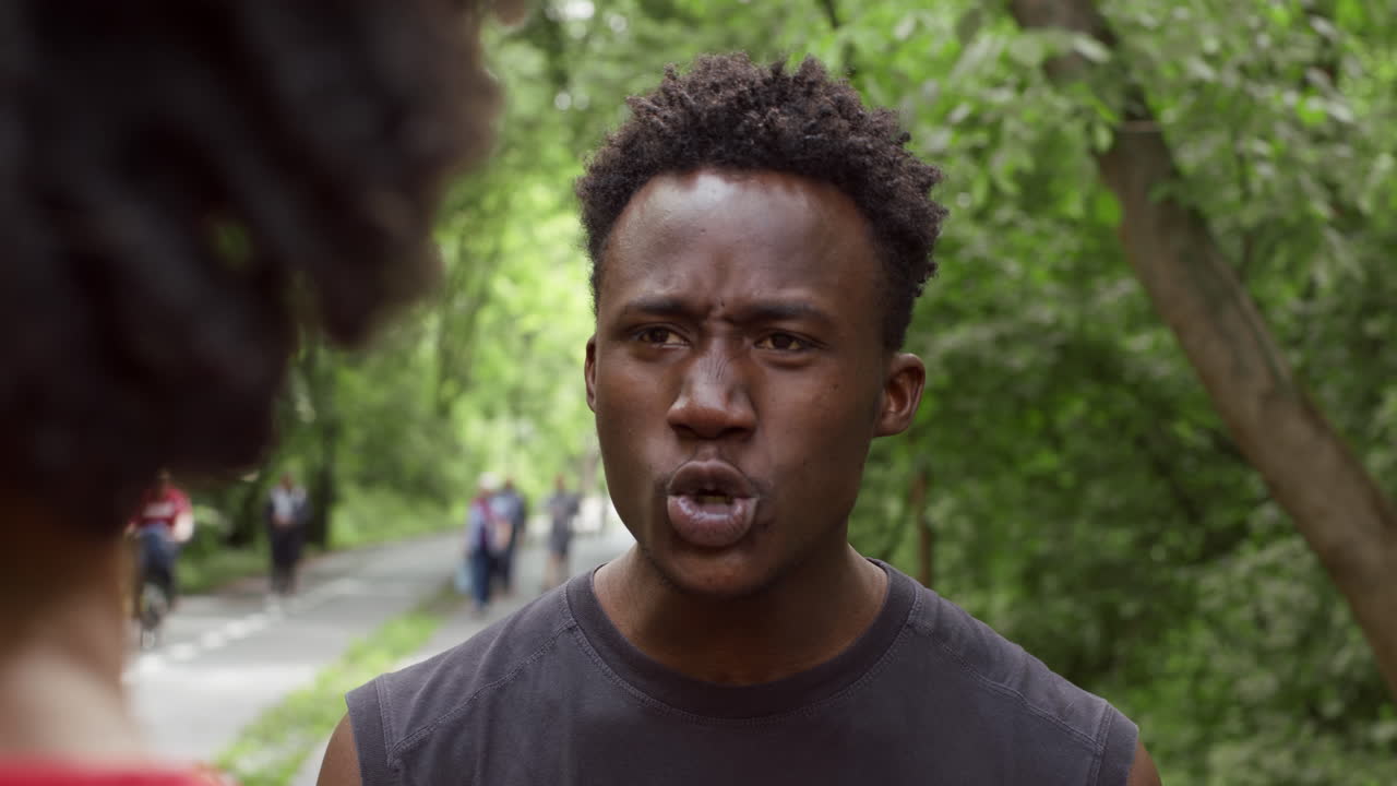 conversación en un parque