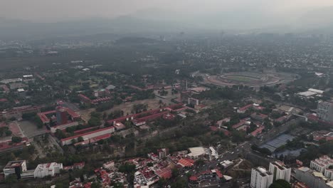 Perspectivas-Aéreas-Sobre-Las-Medidas-De-Contingencia-Por-Ozono-De-La-Ciudad-De-México,-Ciudad-Del-Sur.