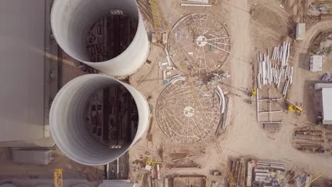 vista aérea de arriba de los silos en la fase media de construcción