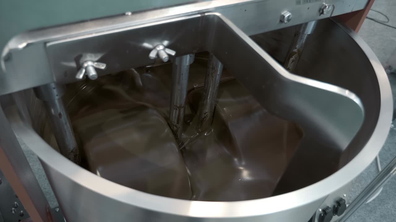 el cacao rallado se somete a una agitación intensiva continua a largo plazo