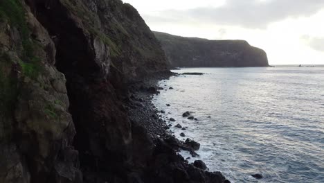 Vuelo-Sobre-Los-Acantilados-De-Sao-Miguel-En-Azores