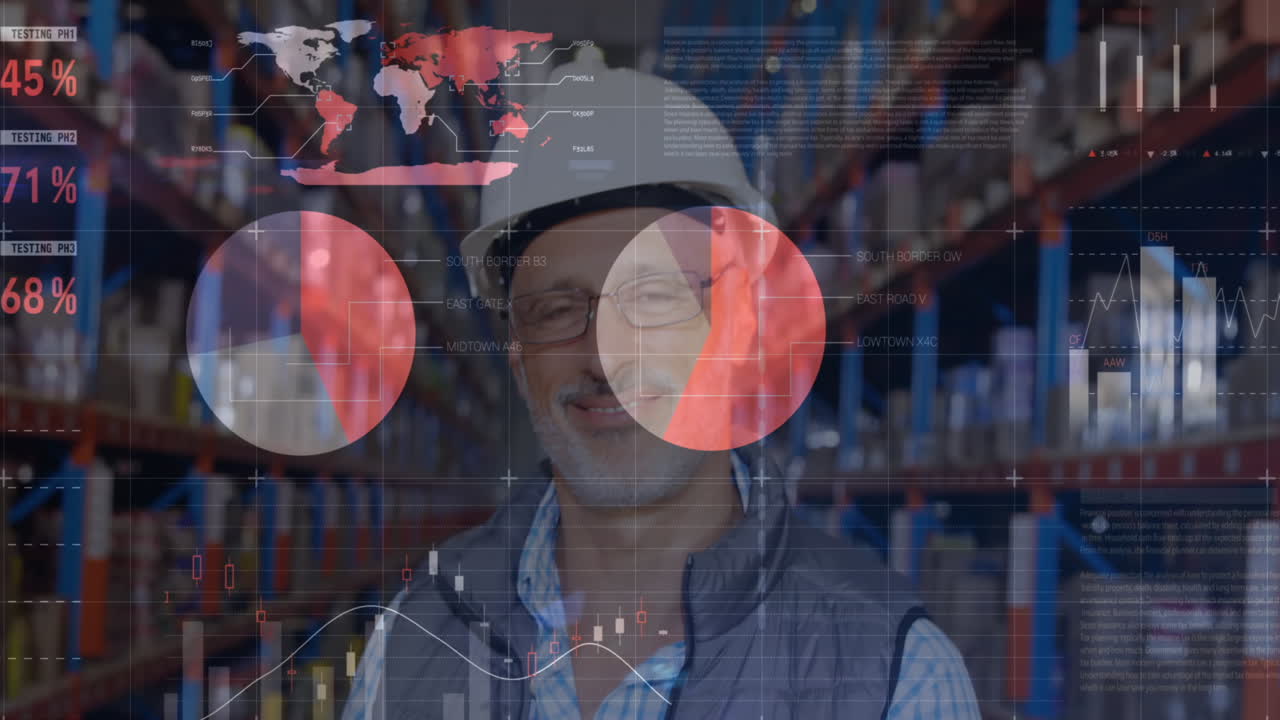 procesamiento de datos estadísticos contra el retrato del supervisor masculino senior sonriendo en el almacén